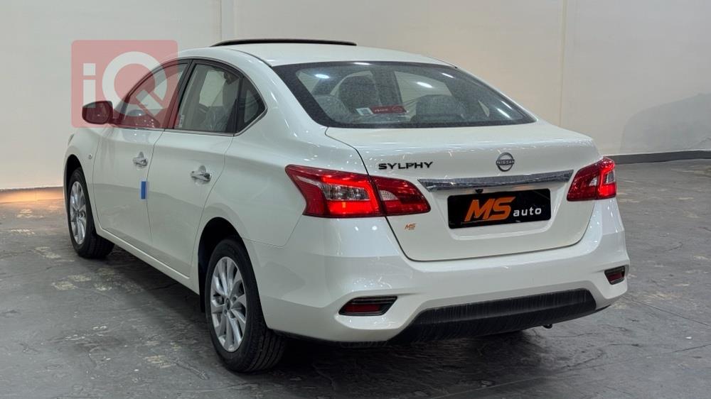 نيسان سيلفي